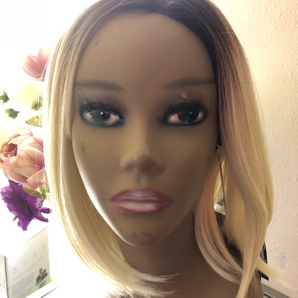 Heat resistant blonde w/ Dark brown roots Bob Wig - Picture 4 of 6